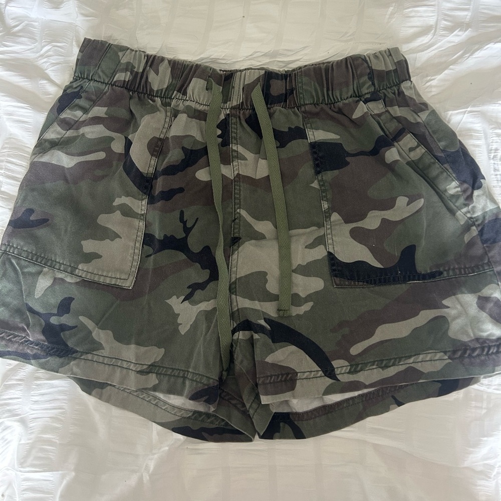 Camo light weight cotton shorts